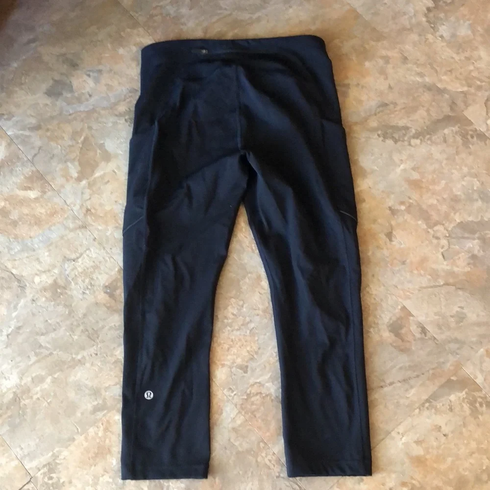 Lululemon black cropped leggings size 6